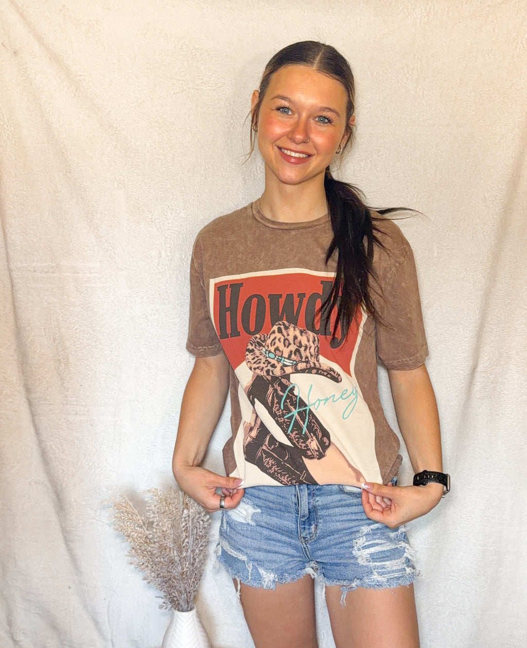 Howdy Graphic Tee- Mocha