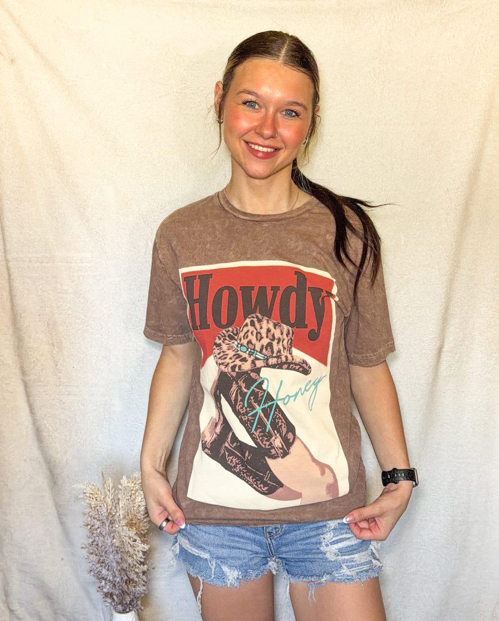 Howdy Graphic Tee- Mocha