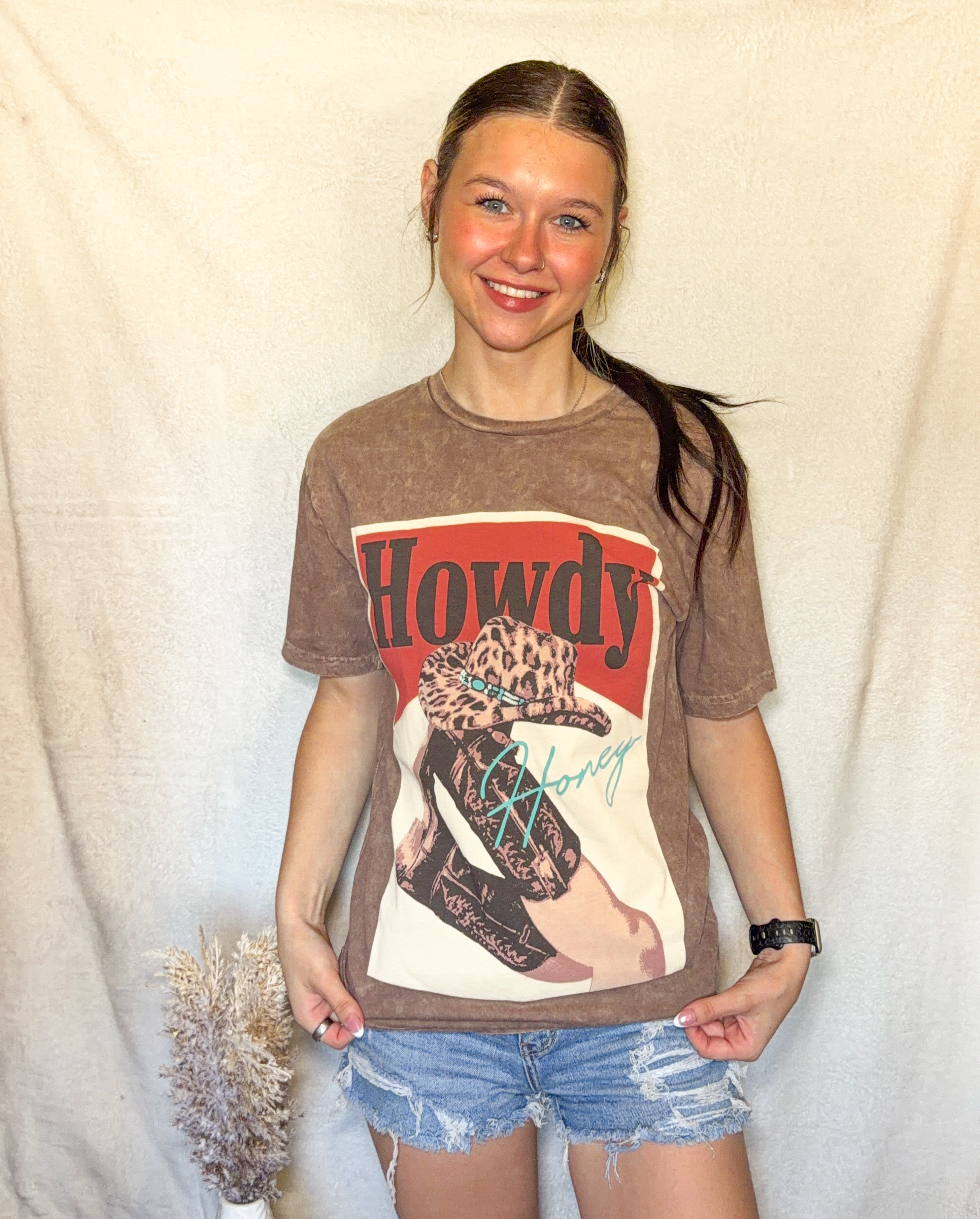 Howdy Graphic Tee- Mocha